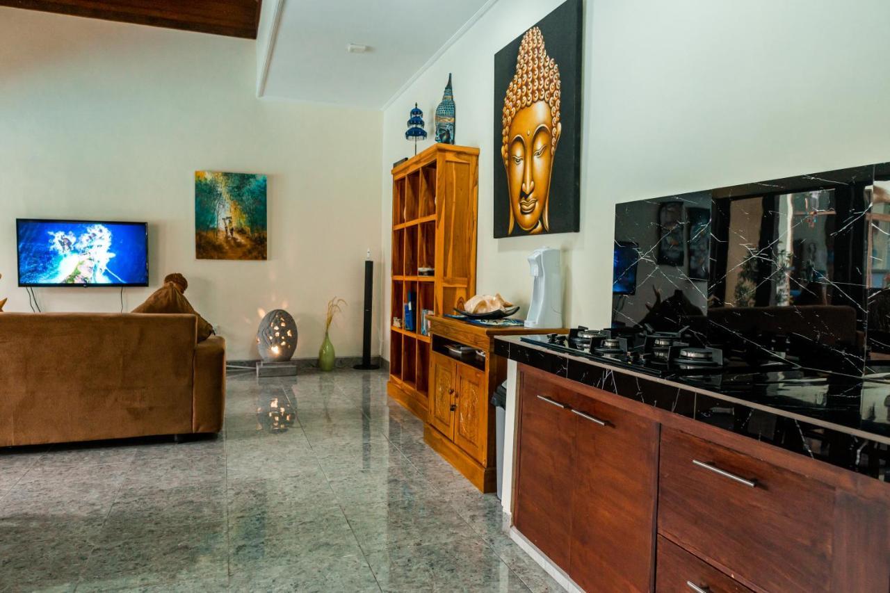 Mias Jungle House Hotel Lovina  Exterior photo